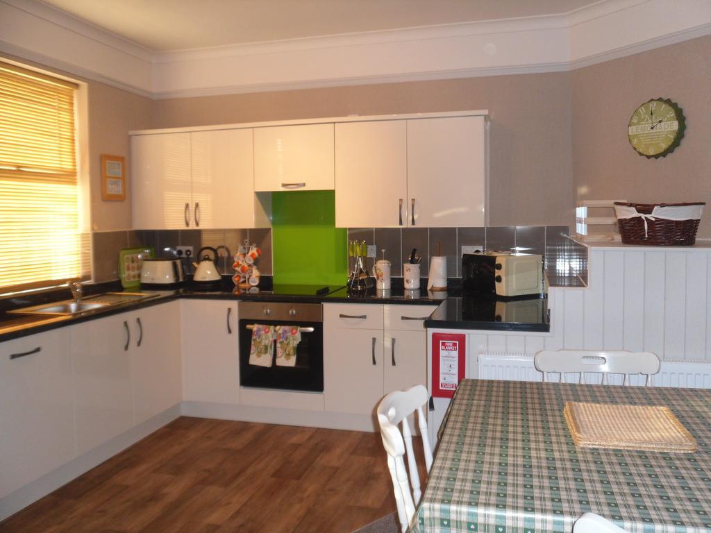 Claremont House Holiday Apartments Llandudno Szoba fotó
